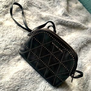 Michael kors black leather crossbody purse